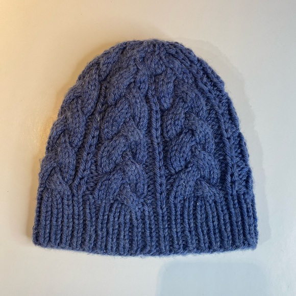 HAND KNIT 100% MERINO WOOL TUQUE WINTER HAT BEANIE HAS STRETCH - Picture 1 of 7